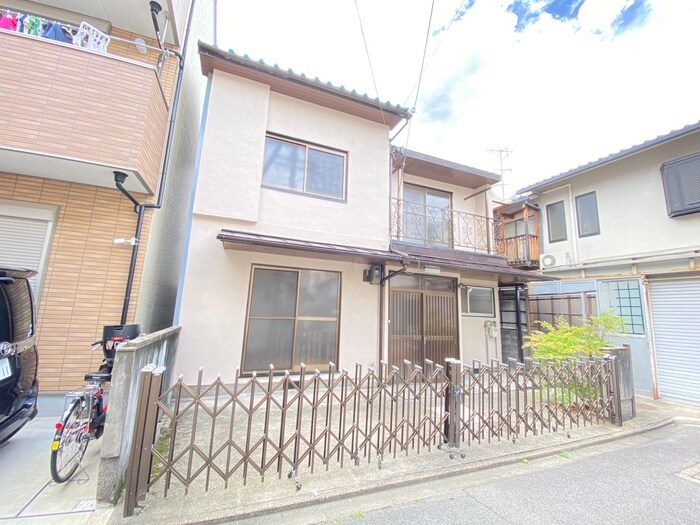 西院太田町貸家の物件外観写真