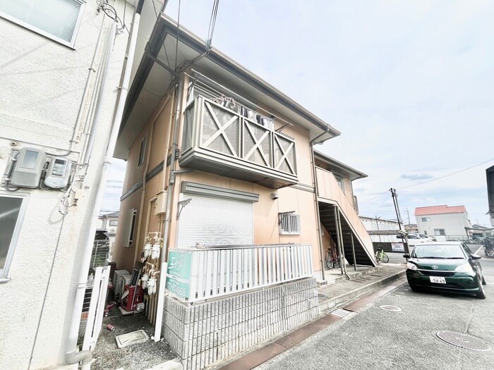 吉川ハイツの物件外観写真