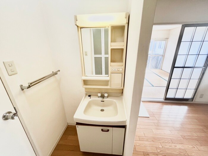 吉川ハイツの物件内観写真