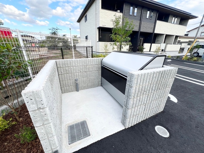 エヌ　プラスの物件外観写真