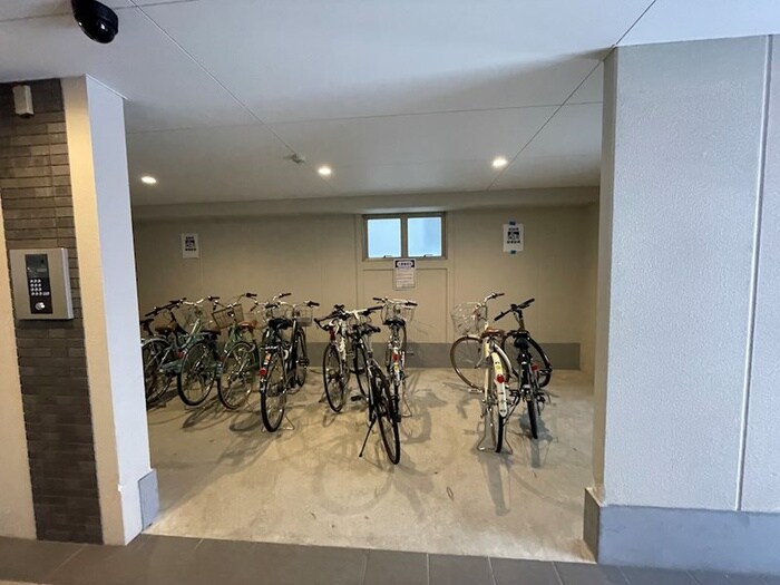 プラムズ天神の物件外観写真