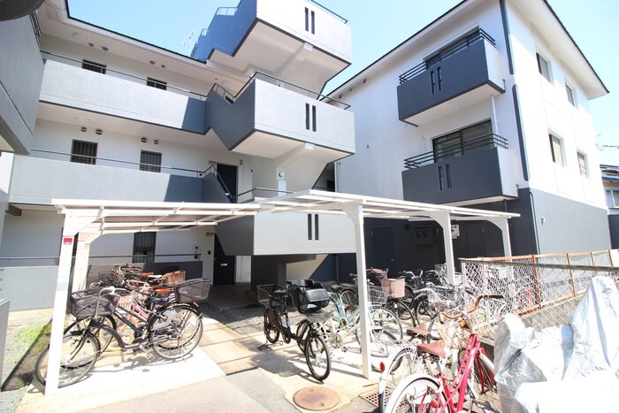 グランドハイツ嵯峨野の物件外観写真