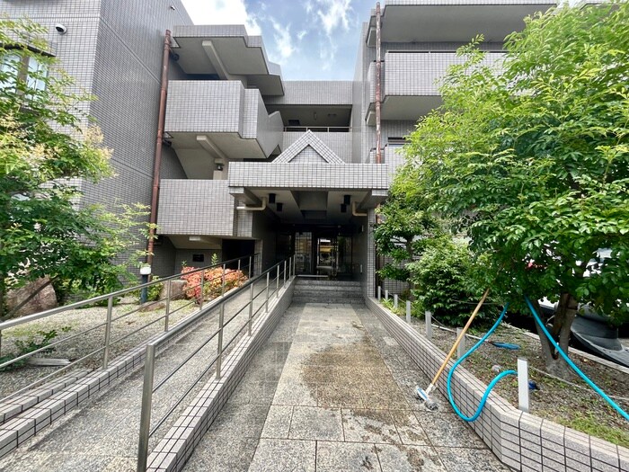 ラ・メ－ル鉢塚の物件外観写真