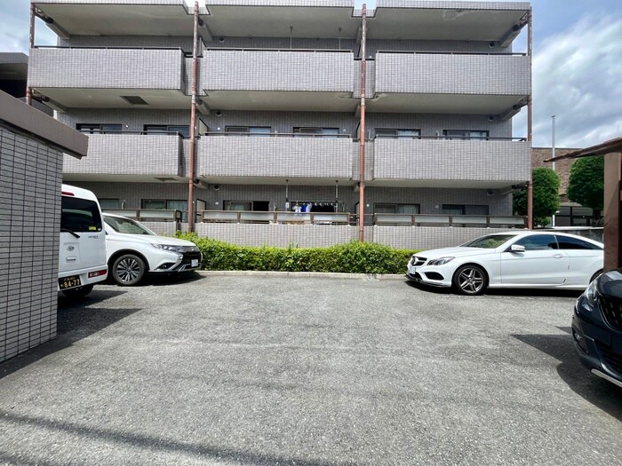 ラ・メ－ル鉢塚の物件外観写真