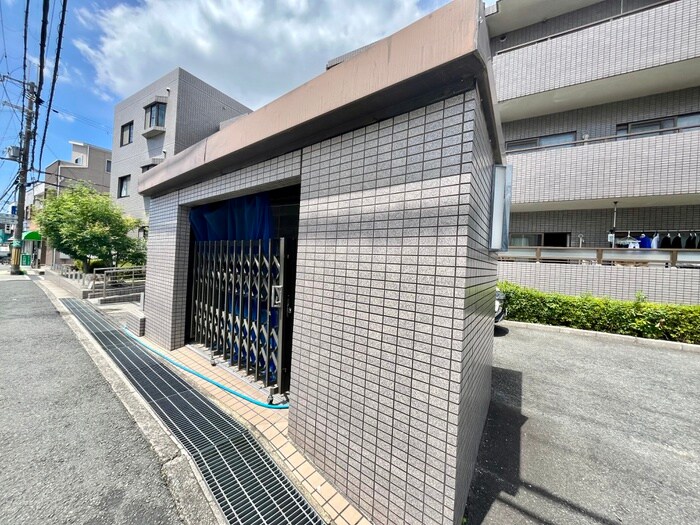 ラ・メ－ル鉢塚の物件外観写真