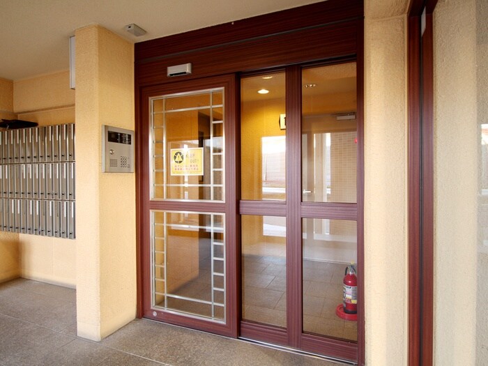 アーデン千里中央の物件外観写真