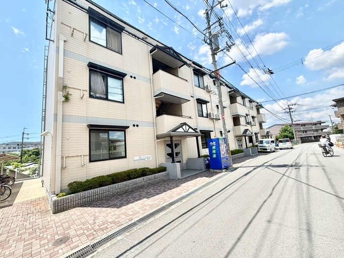 スカイコート待兼山Ｂ棟の物件外観写真