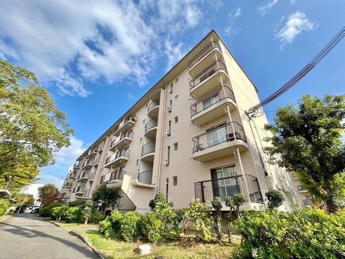 男山第4住宅第311号棟（302）の物件外観写真