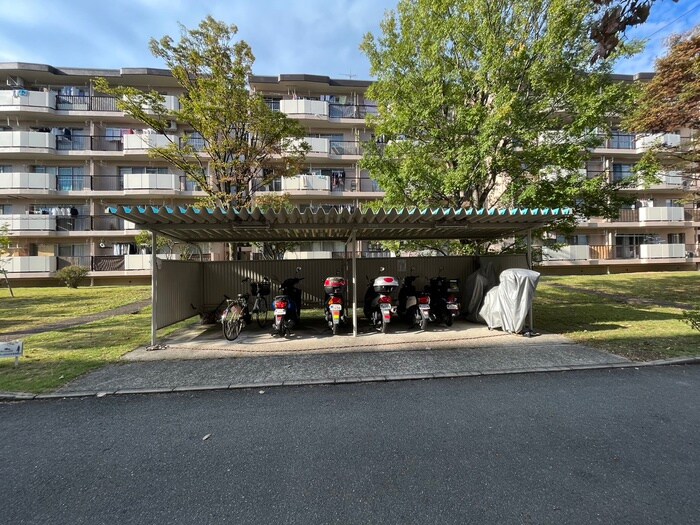 男山第4住宅第311号棟（302）の物件外観写真