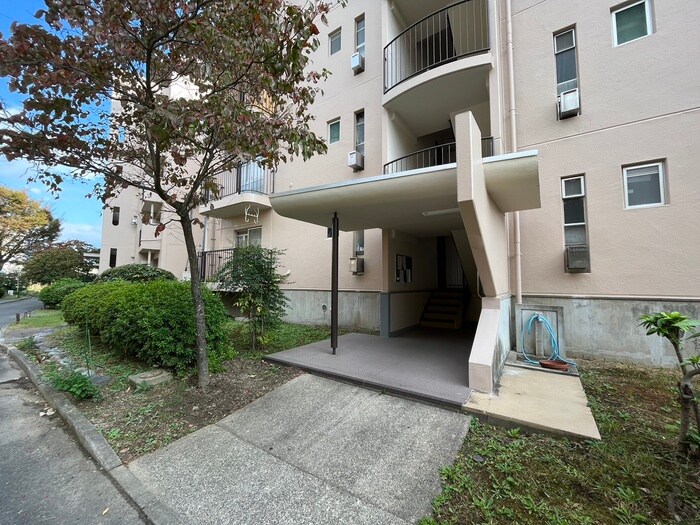 男山第4住宅第311号棟（302）の物件外観写真