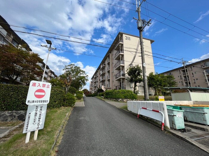 男山第4住宅第311号棟（302）の物件外観写真