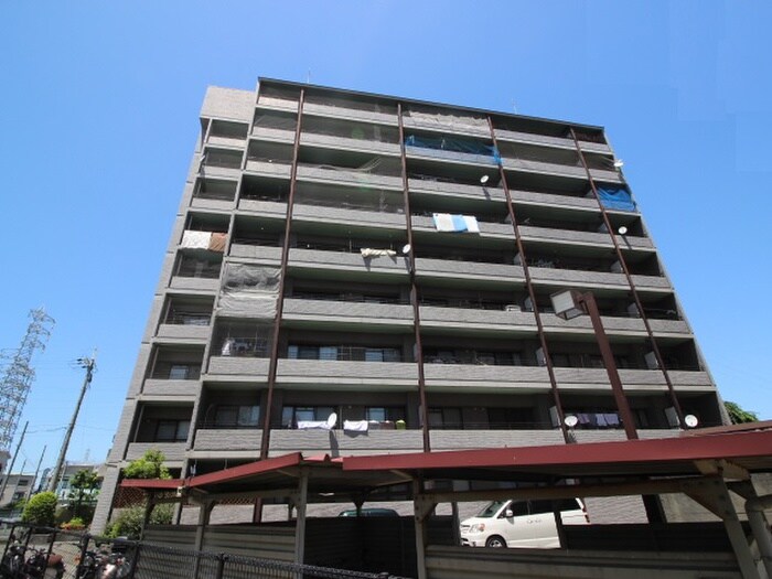 ファミールメゾンの物件外観写真