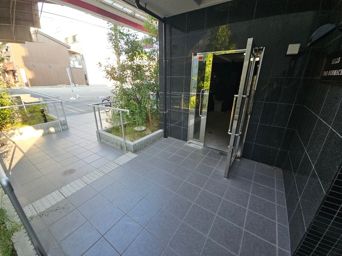 ヒルズ八尾本町の物件外観写真
