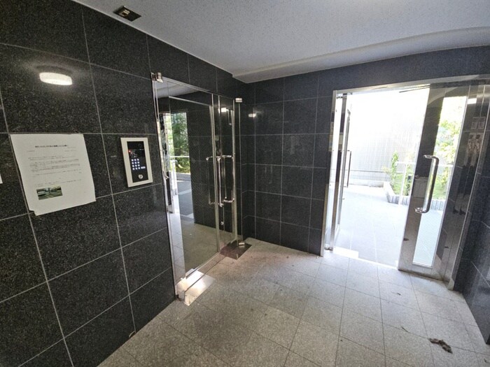 ヒルズ八尾本町の物件外観写真