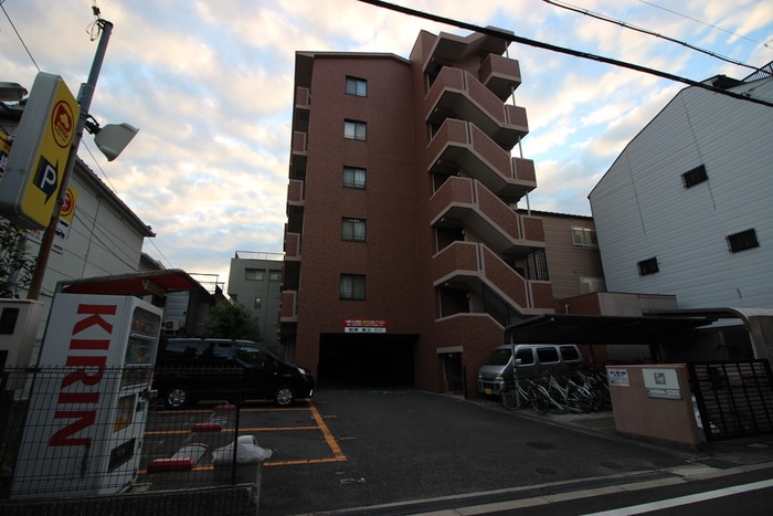 プレサンスフジの物件外観写真