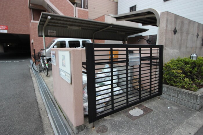 プレサンスフジの物件外観写真