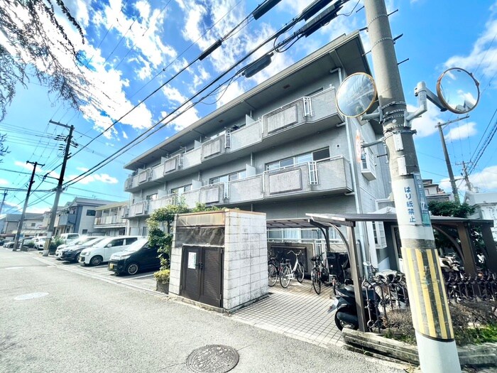 エレガントライフ忍ヶ丘の物件外観写真