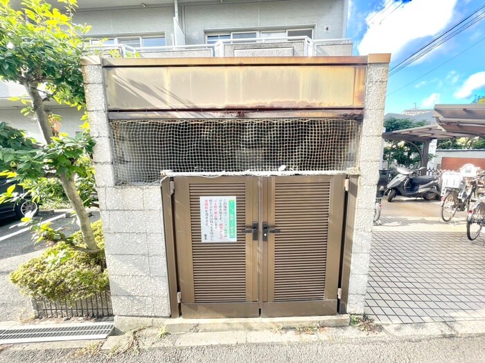 エレガントライフ忍ヶ丘の物件外観写真