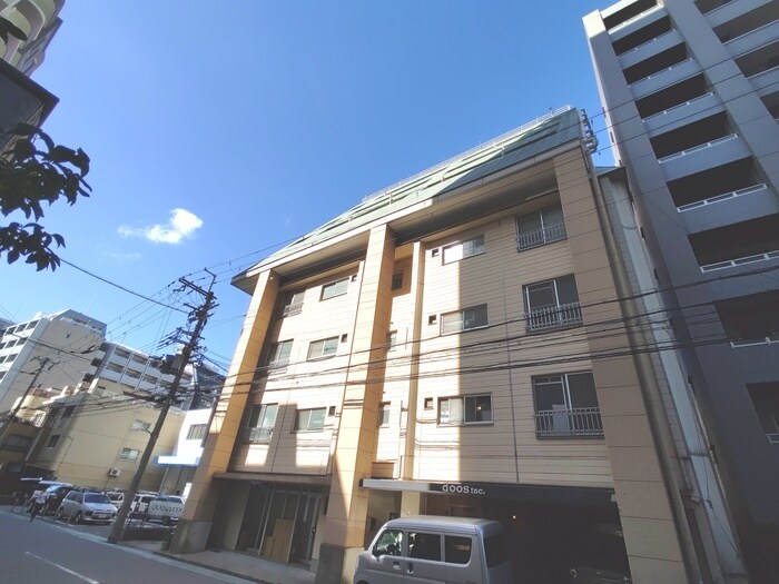 ミラクルセブン江坂の物件外観写真