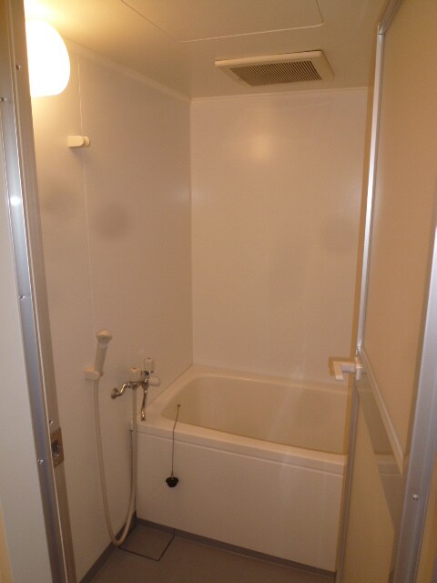 ミラクルセブン江坂の物件内観写真