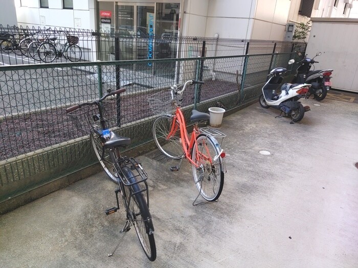 ミラクルセブン江坂の物件外観写真