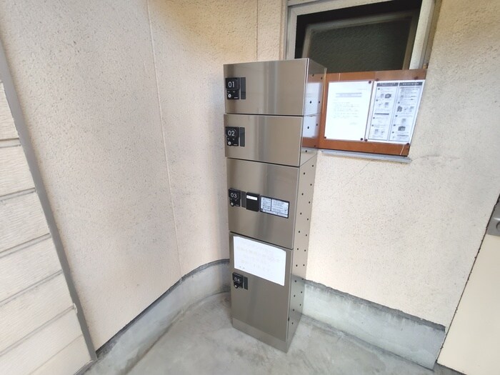 ミラクルセブン江坂の物件外観写真