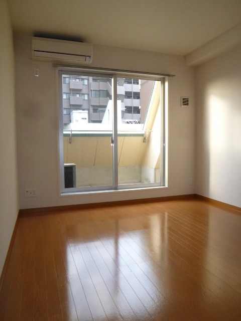 ミラクルセブン江坂の物件内観写真