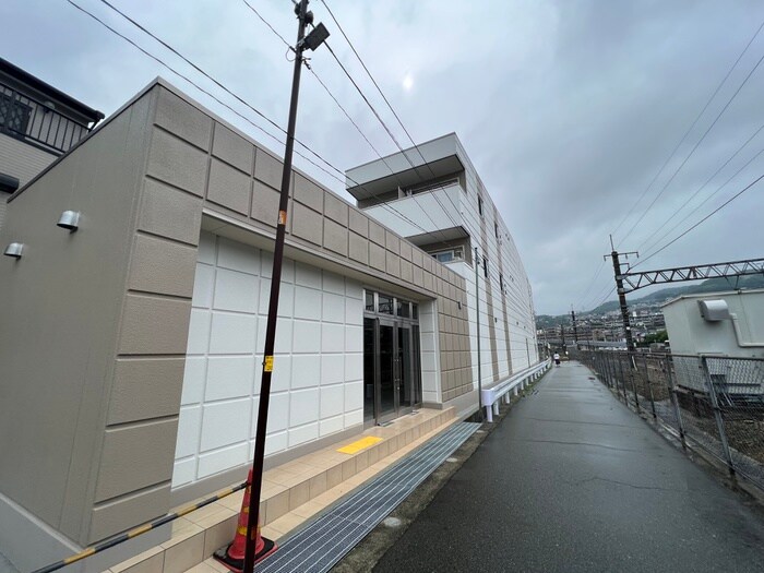 ラフィネ　カワニシイケダの物件外観写真