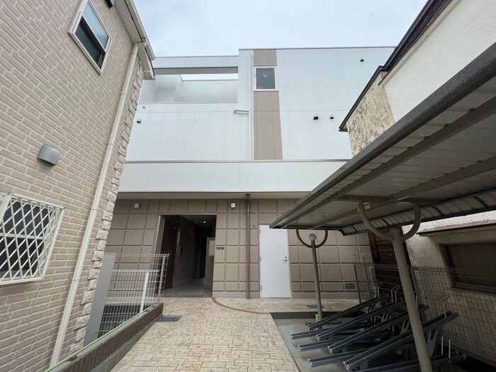 ラフィネ　カワニシイケダの物件外観写真