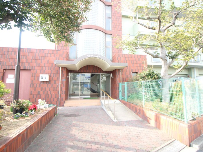 リバ－サイドの物件外観写真