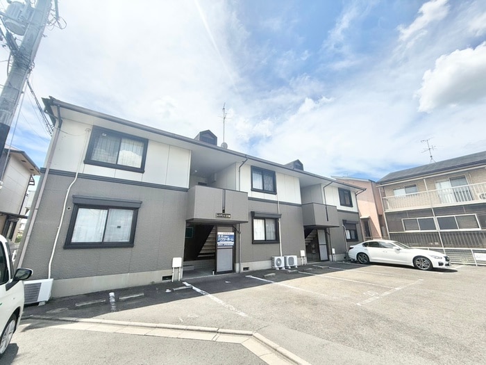 レジデンスⅡ号館の物件外観写真