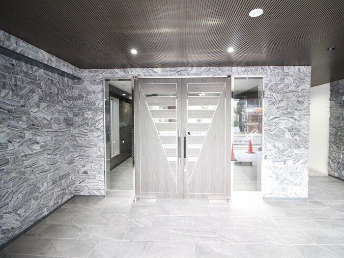 ルミエールJR八尾の物件外観写真