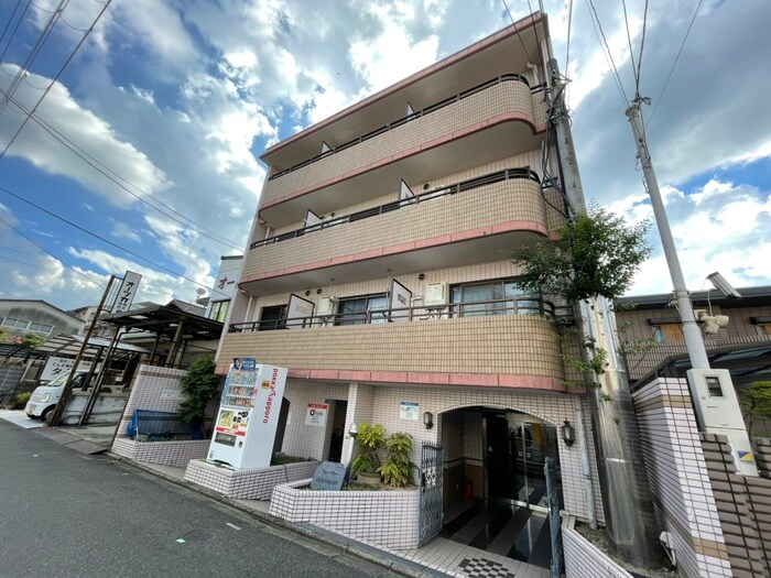 フレーヴァー深草の物件外観写真