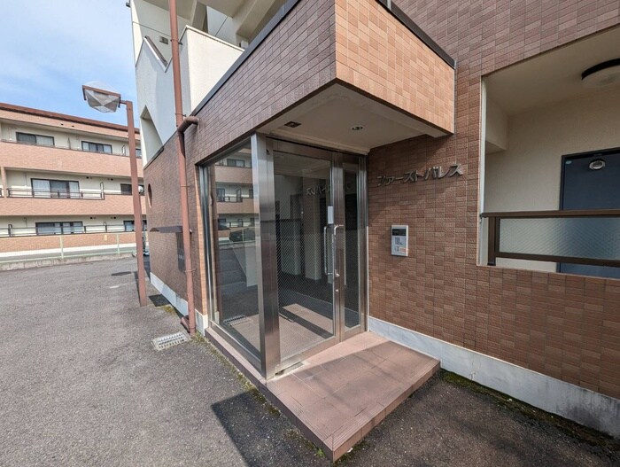 ファ－ストパレスの物件外観写真