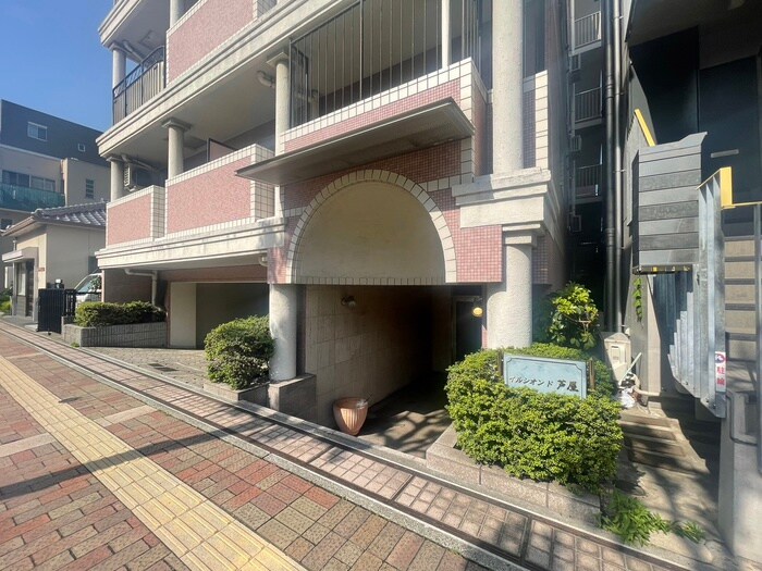 イルシオン・ド・芦屋の物件外観写真