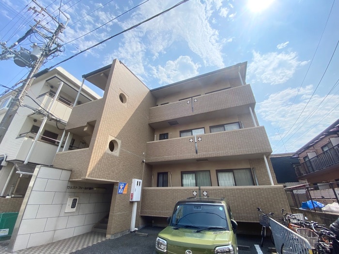 ウエストフィールド里中の物件外観写真