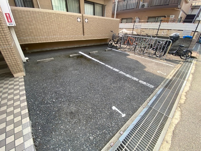 ウエストフィールド里中の物件外観写真