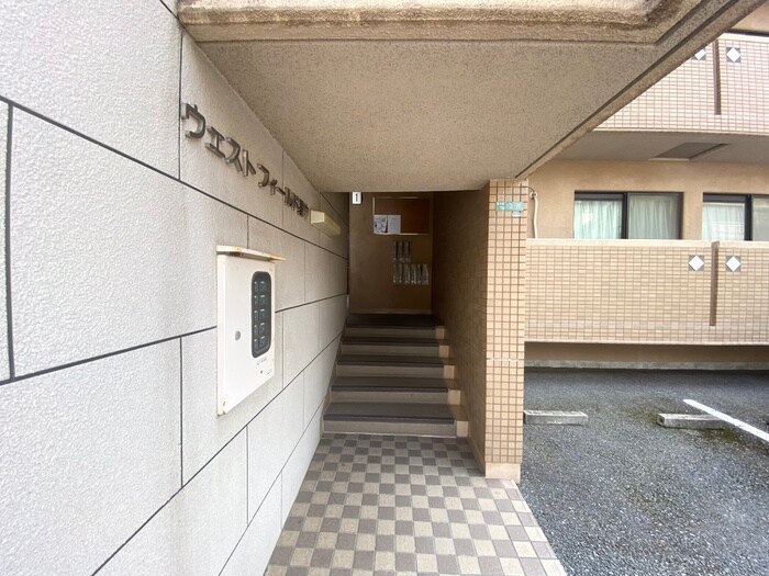 ウエストフィールド里中の物件外観写真