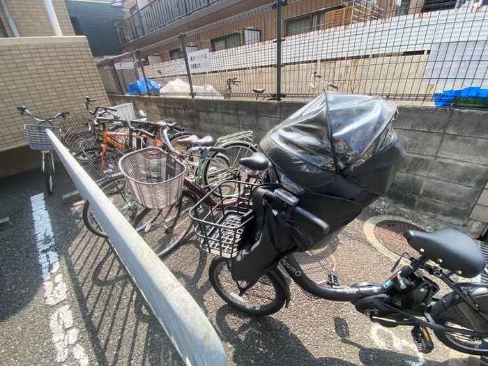 ウエストフィールド里中の物件外観写真