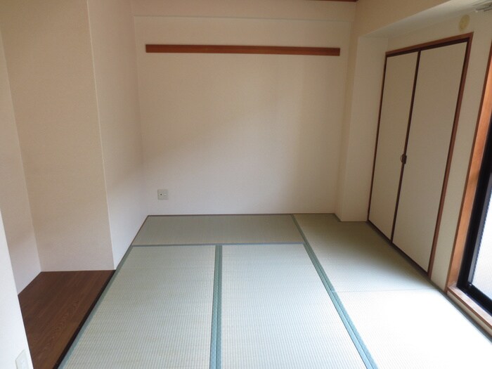 ウエストフィールド里中の物件内観写真