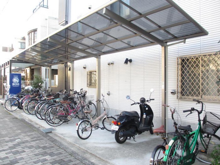 リュストル平野の物件外観写真