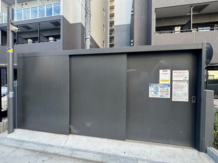 シロハイヌ尼崎中央の物件外観写真