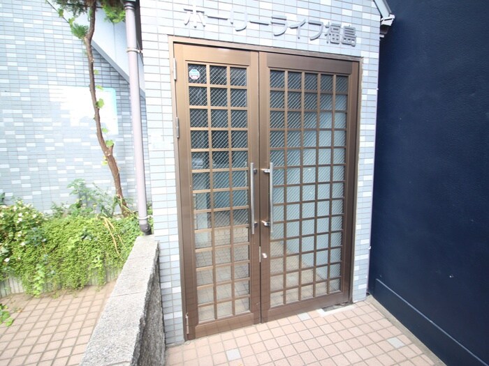 ホーリーライフ福島の物件外観写真