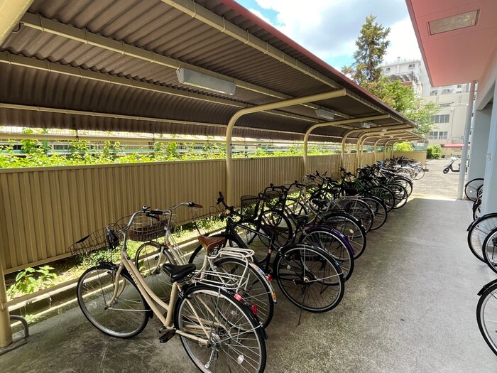 ｽﾁｭｰﾃﾞﾝﾄﾊﾟﾚｽ茨木の物件外観写真