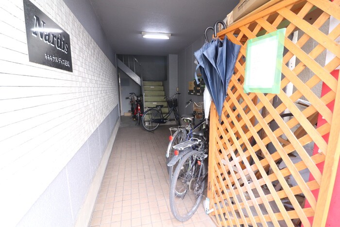 ナルディス尼崎の物件外観写真