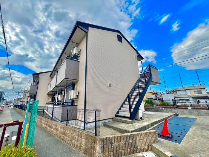 フローレスハタの物件外観写真