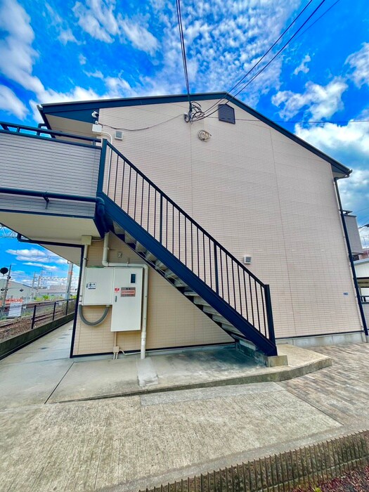 フローレスハタの物件外観写真