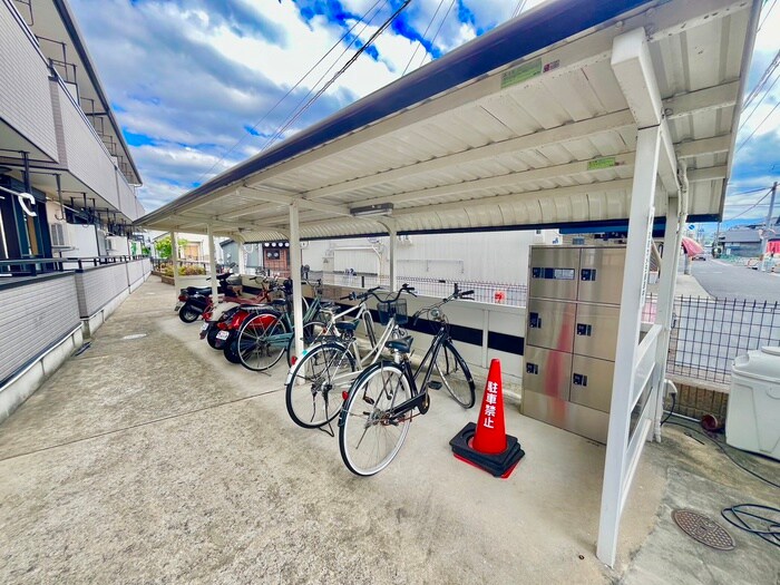 フローレスハタの物件外観写真