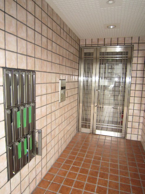 ステュデｨオ灰塚の物件外観写真