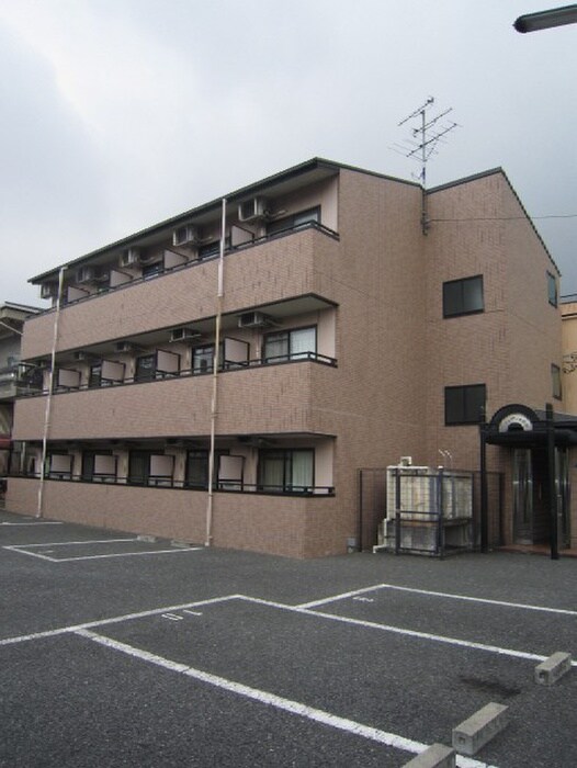 ステュデｨオ灰塚の物件外観写真